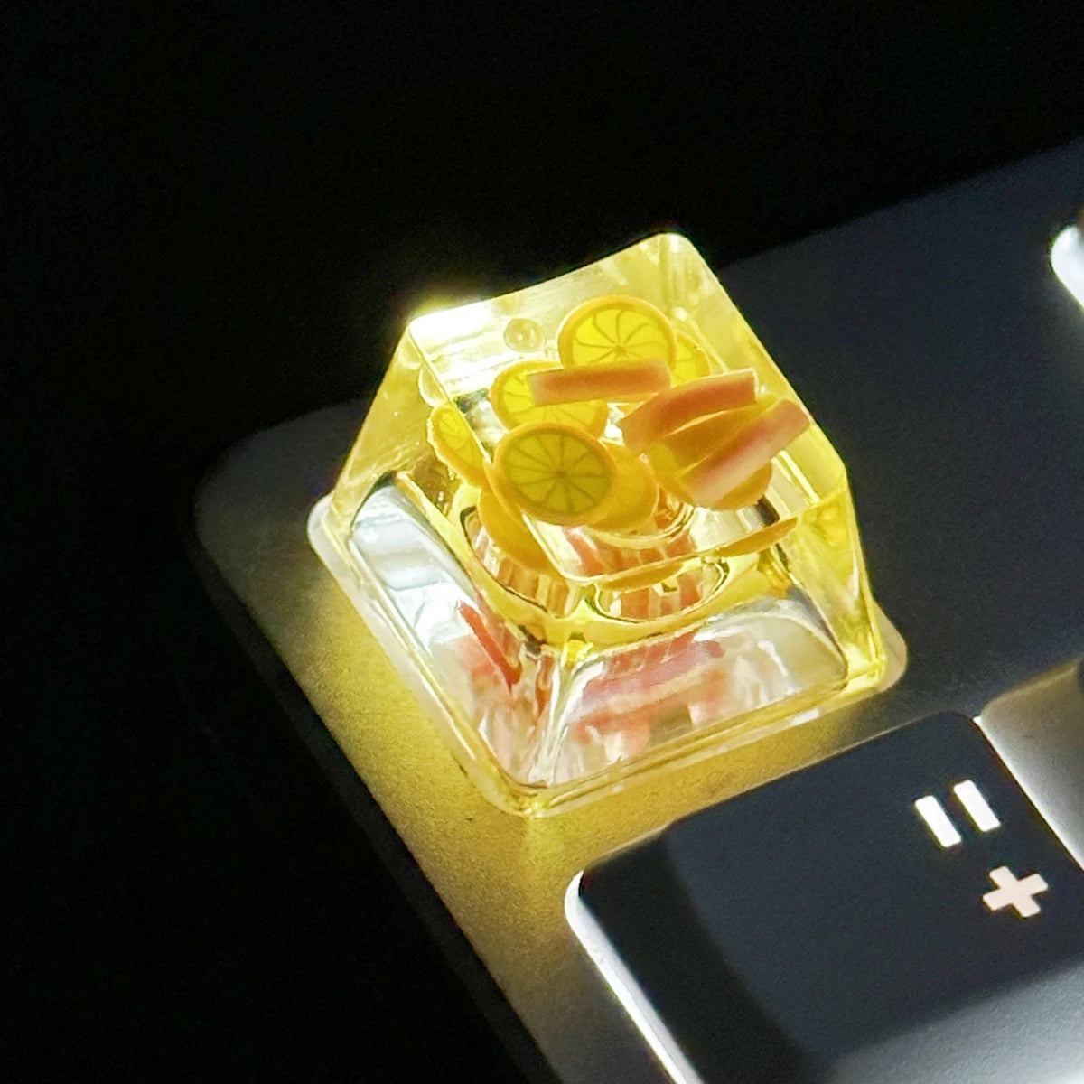 DIY Strawberries/Watermelon/Avocado Keycaps Translucent Fruit Series Resin Keycap Cross Axis Mechanical Keyboard Accessories