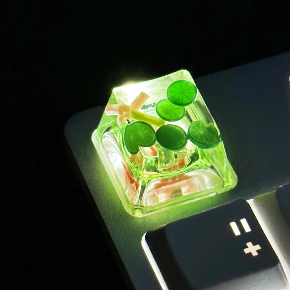 DIY Strawberries/Watermelon/Avocado Keycaps Translucent Fruit Series Resin Keycap Cross Axis Mechanical Keyboard Accessories