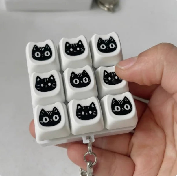 Black Cat Keyboard Keychain Mechanical Keyboard Tapping Fidget Toy Fun Mechanical Switch Keycap Fingertip Gadget