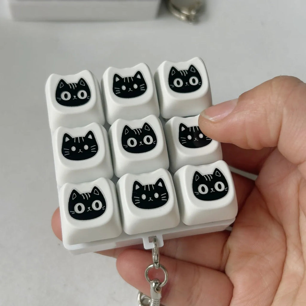 Black Cat Keyboard Keychain Mechanical Keyboard Tapping Fidget Toy Fun Mechanical Switch Keycap Fingertip Gadget